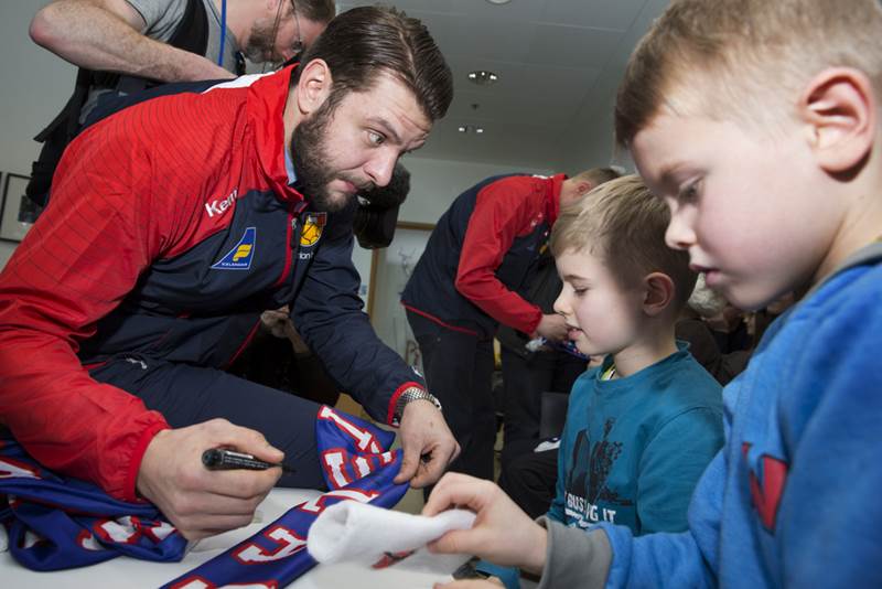 Handboltahetjur á Barnaspítalanum