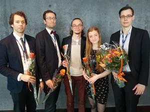 Hvatningarverðlaun Jónasar Magnússonar afhent 2014 - Tómas Andri Axelsson læknanemi, Simon Morelli deildarlæknir, Karl Erlingur Oddason deildarlæknir, Laufey Dóra Áskelsdóttir læknanemi og Eyþór Björnsson læknanemi sem bar sigur úr býtum.