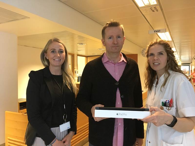 Starfsmenn gæðasviðs Alvotech á Ísland gáfu barnadeild 22ED iPad Pro